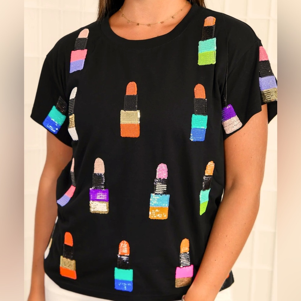 EUC large Queen of Sparkles Lipstick tee